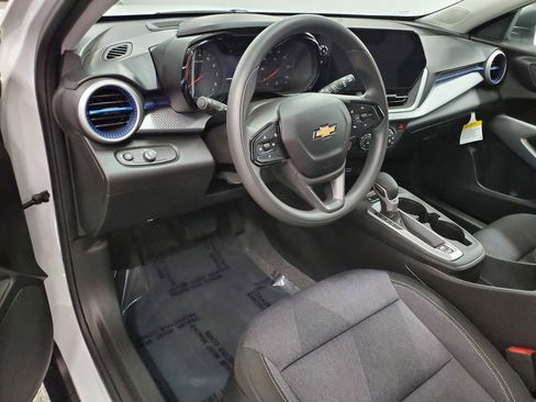 Used 2024 Chevrolet Trax LS image 10