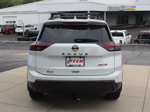 Used 2025 Nissan Rogue SV AWD/4WD image 7