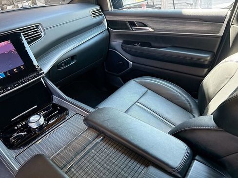 Used 2024 Jeep Wagoneer Series II image 25