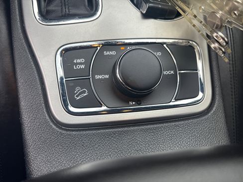 Used 2022 Jeep Grand Cherokee Laredo X image 27