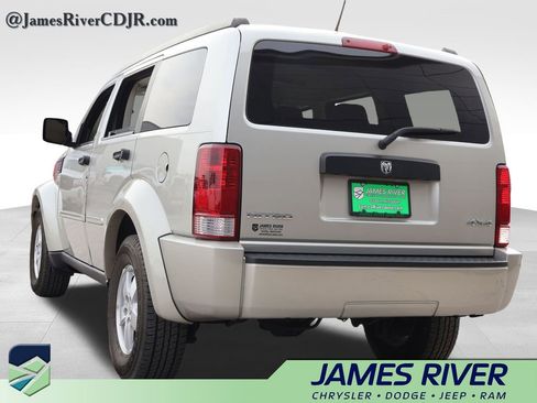 Used 2008 Dodge Nitro SXT image 3