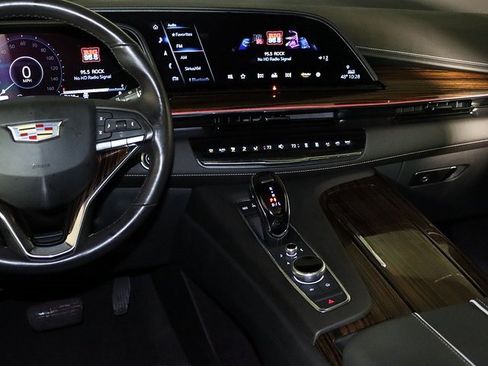 Used 2023 Cadillac Escalade ESV Premium Luxury image 17