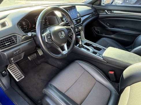 Used 2018 Honda Accord Sport image 10