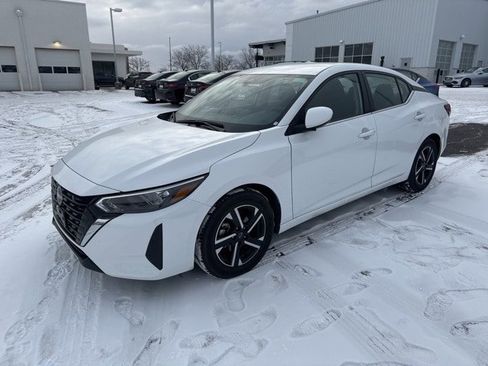 Used 2025 Nissan Sentra SV image 3