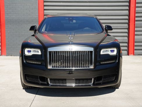 Used 2018 Rolls-Royce Ghost RWD image 2