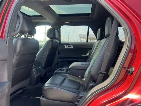 Used 2014 Ford Explorer XLT w/ Equipment Group 202A image 12