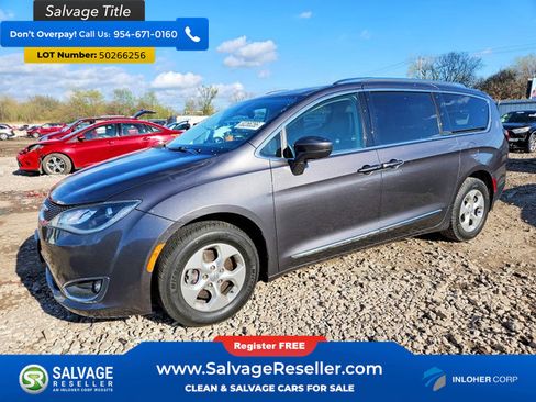 Used 2017 Chrysler Pacifica Touring-L Plus FWD image 1