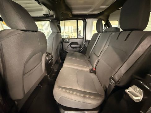 Used 2024 Jeep Wrangler Unlimited w/ Convenience Group image 18