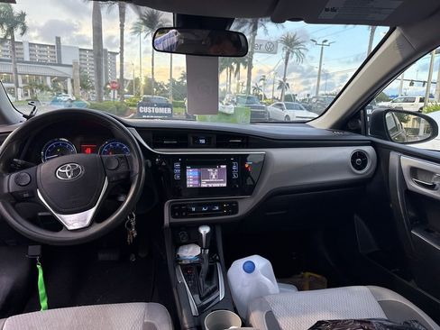 Used 2019 Toyota Corolla LE FWD image 6
