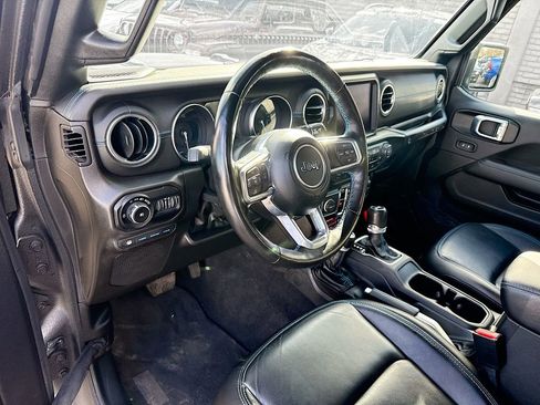 Used 2021 Jeep Wrangler Unlimited Rubicon 4xe w/ Cold Weather Group AWD/4WD image 10