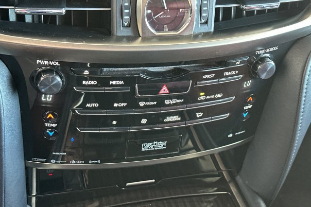 Used 2016 Lexus LX 570 4WD w/ Luxury Package image 27