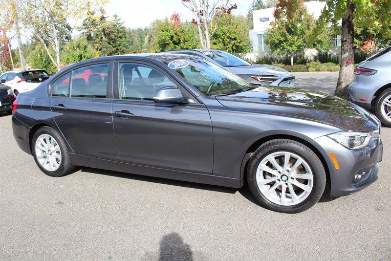 Used 2018 BMW 320i xDrive Sedan AWD/4WD image 6