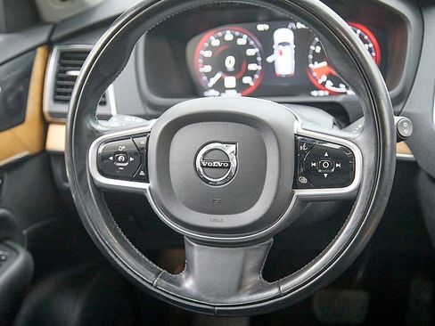 Used 2021 Volvo XC90 T6 Momentum w/ Climate Package image 31