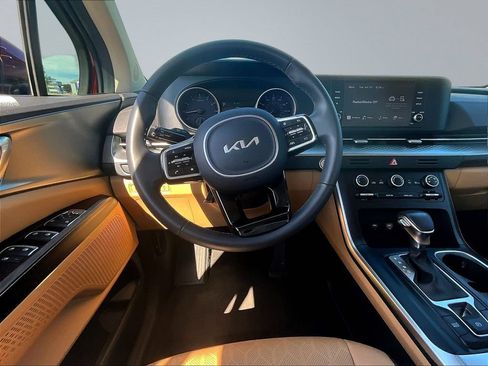 Used 2024 Kia Carnival LX FWD image 10