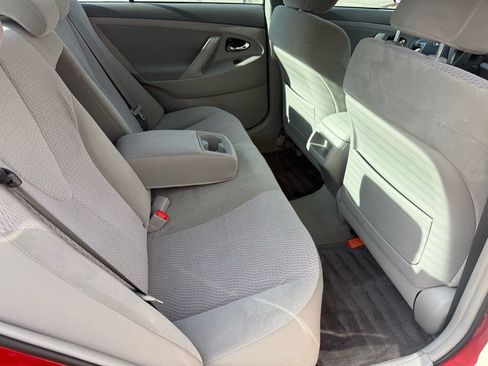 Used 2011 Toyota Camry LE image 27