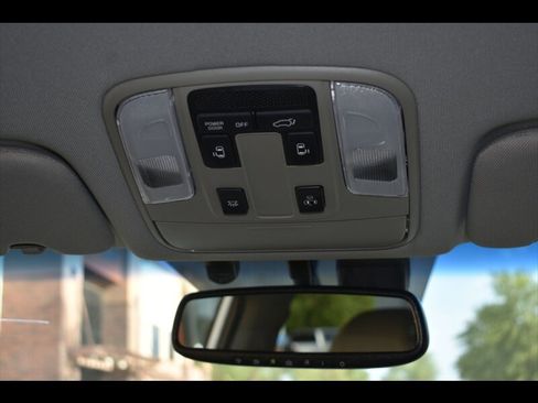 Used 2018 Kia Sedona SX Limited FWD image 34