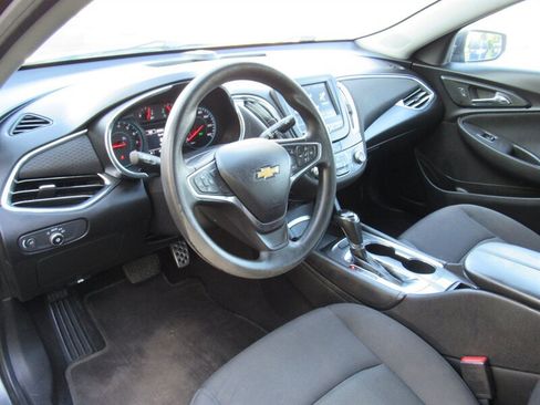 Used 2017 Chevrolet Malibu LT FWD image 12