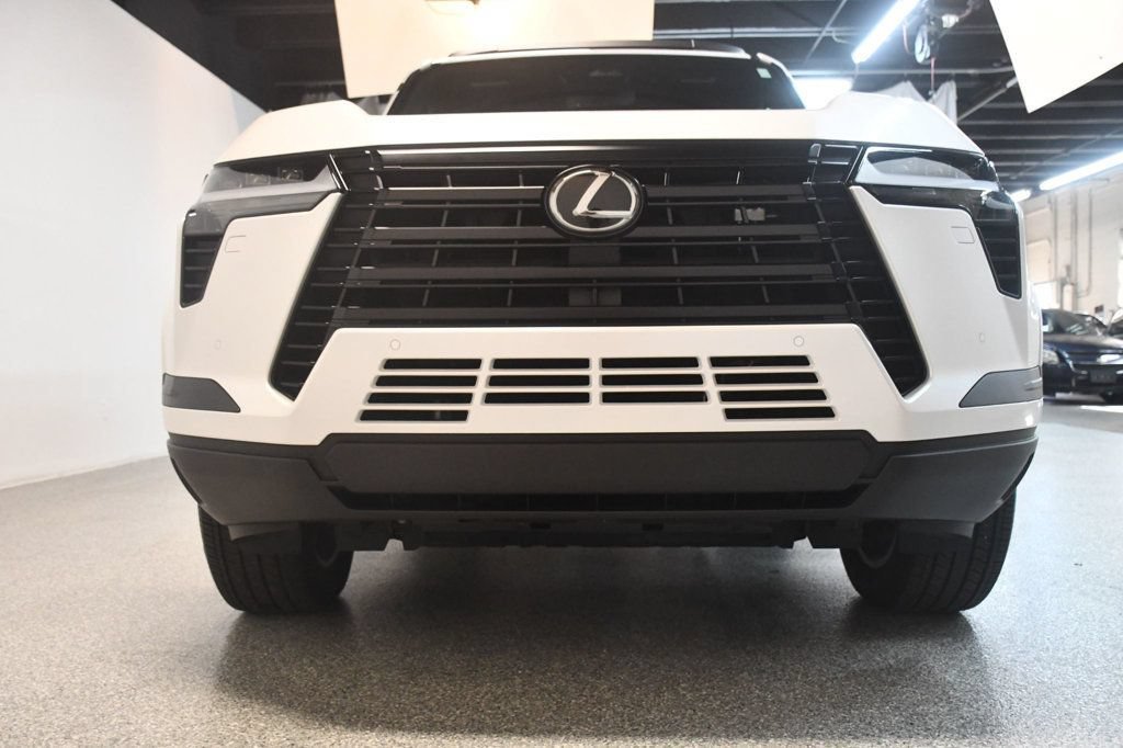 Used 2024 Lexus GX 550 w/ Cold Area Package AWD/4WD image 16