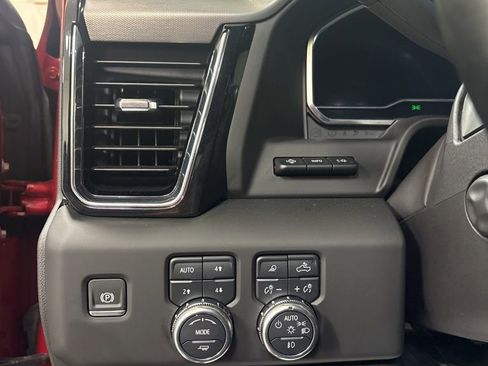 Used 2024 GMC Sierra 1500 Denali w/ Technology Package AWD/4WD image 12