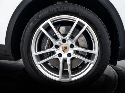 Certified 2023 Porsche Cayenne image 11