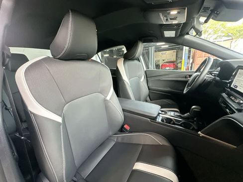 Used 2025 Toyota Camry SE FWD image 27
