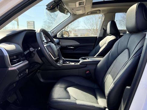 Certified 2025 Toyota Grand Highlander AWD image 19