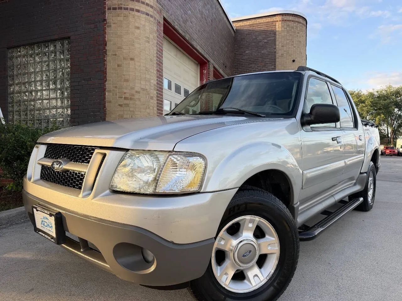 Used 2003 Ford Explorer Sport Trac XLT RWD image 2