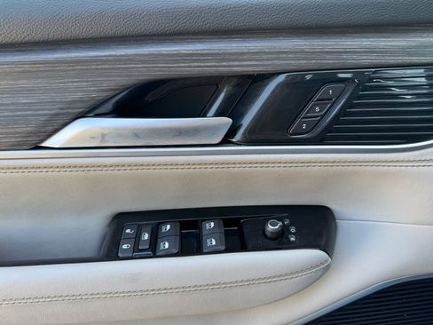 Used 2024 Jeep Wagoneer Series II AWD/4WD image 18