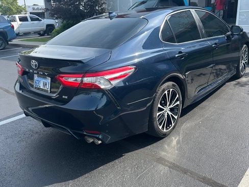 Used 2020 Toyota Camry SE w/ Convenience Package FWD image 5