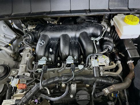 Used 2025 Nissan Pathfinder SV FWD image 35