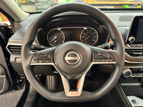 Used 2024 Nissan Altima 2.5 SV FWD image 18