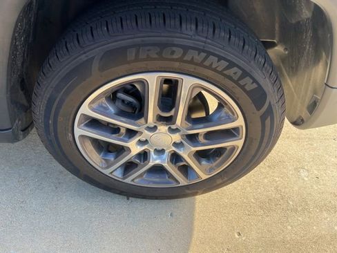 Used 2020 Jeep Compass Latitude image 10