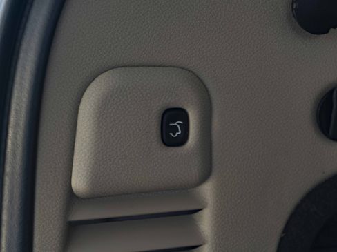 Used 2011 Jeep Grand Cherokee Overland AWD/4WD image 42