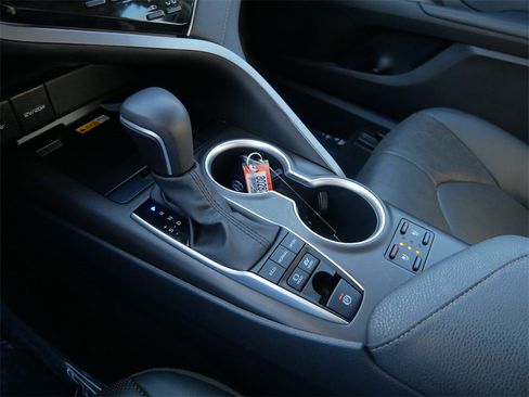 Certified 2022 Toyota Camry XLE image 18