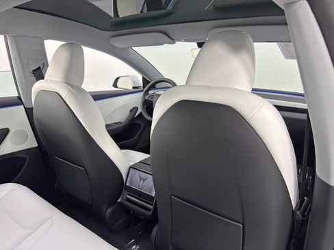 Used 2025 Tesla Model 3 Long Range image 39
