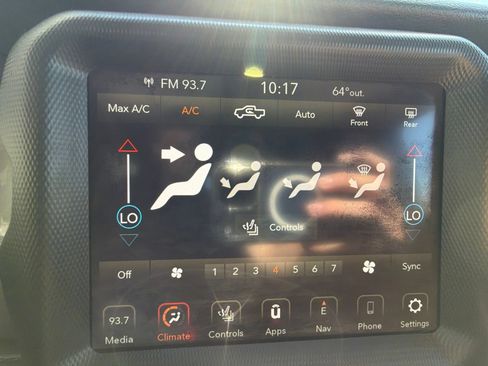 Used 2020 Jeep Gladiator Overland AWD/4WD image 17