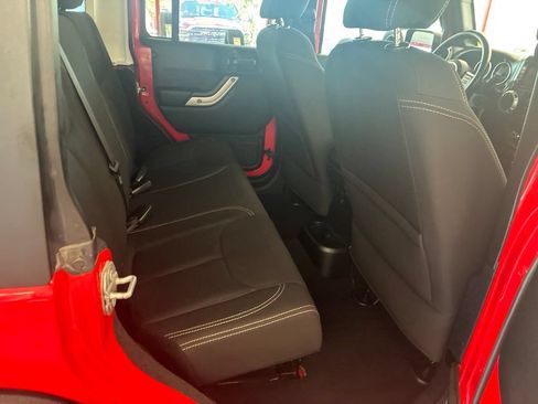 Used 2017 Jeep Wrangler Unlimited Rubicon w/ Cold Weather Group AWD/4WD image 31