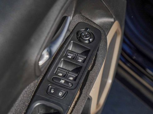 Used 2015 Jeep Renegade Latitude w/ Popular Equipment Group image 23