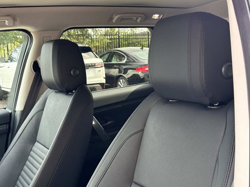 Used 2025 Land Rover Discovery Sport S image 20