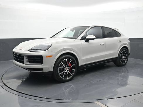 Certified 2025 Porsche Cayenne S AWD/4WD image 1