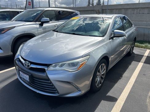 Used 2015 Toyota Camry XLE image 2