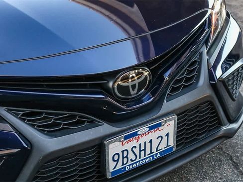 Used 2022 Toyota Camry SE image 5