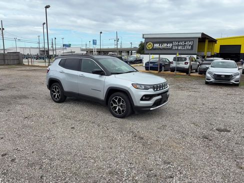 Used 2025 Jeep Compass Limited image 5