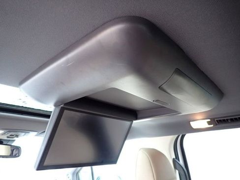 Used 2022 Toyota Sienna Limited image 19