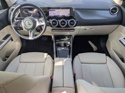 Certified 2025 Mercedes-Benz GLA 250 image 9