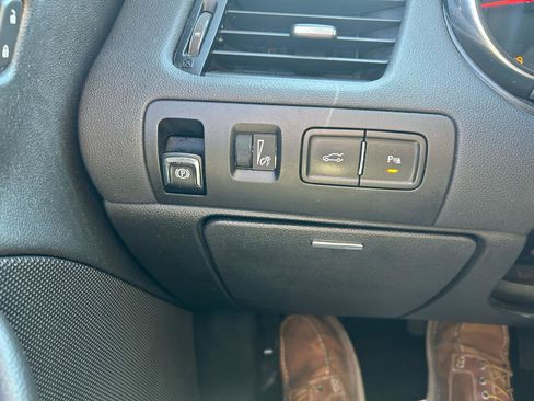 Used 2017 Chevrolet Impala LT w/ Convenience Package image 27