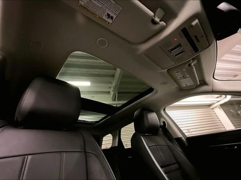 Certified 2022 Land Rover Range Rover Evoque SE image 30