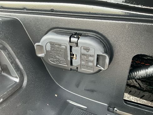 Used 2023 Toyota Tacoma SR AWD/4WD image 21