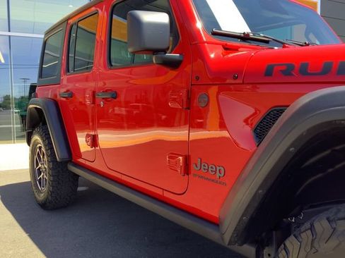 Used 2025 Jeep Wrangler Unlimited Rubicon w/ Convenience Group AWD/4WD image 44