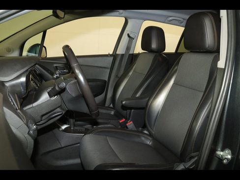 Used 2018 Chevrolet Trax LT w/ LT Convenience Package FWD image 20